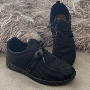 Lucy Avenue tennis shoes